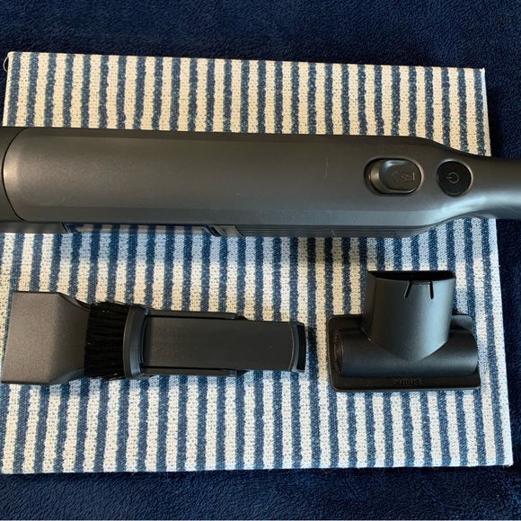 Shark - WV201 WANDVAC Cordless Hand Vac, Lightweight at 1.4 lbs. New without box - Picture 3 of 9